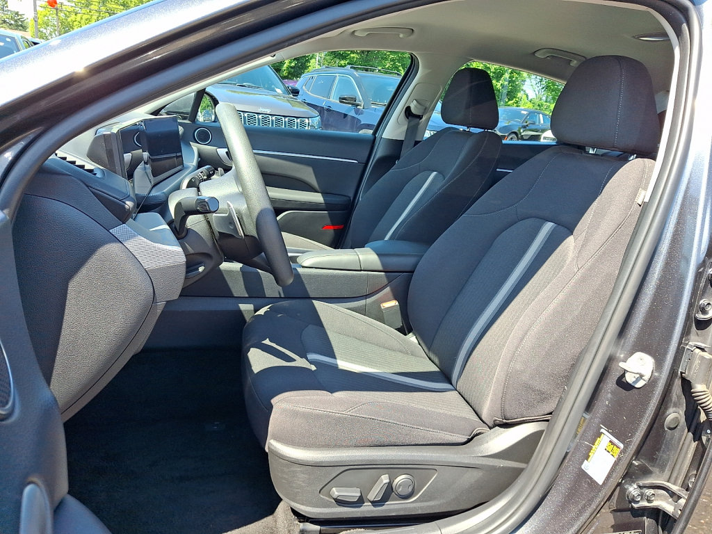Used 2025 Hyundai Sonata SEL FWD image 24