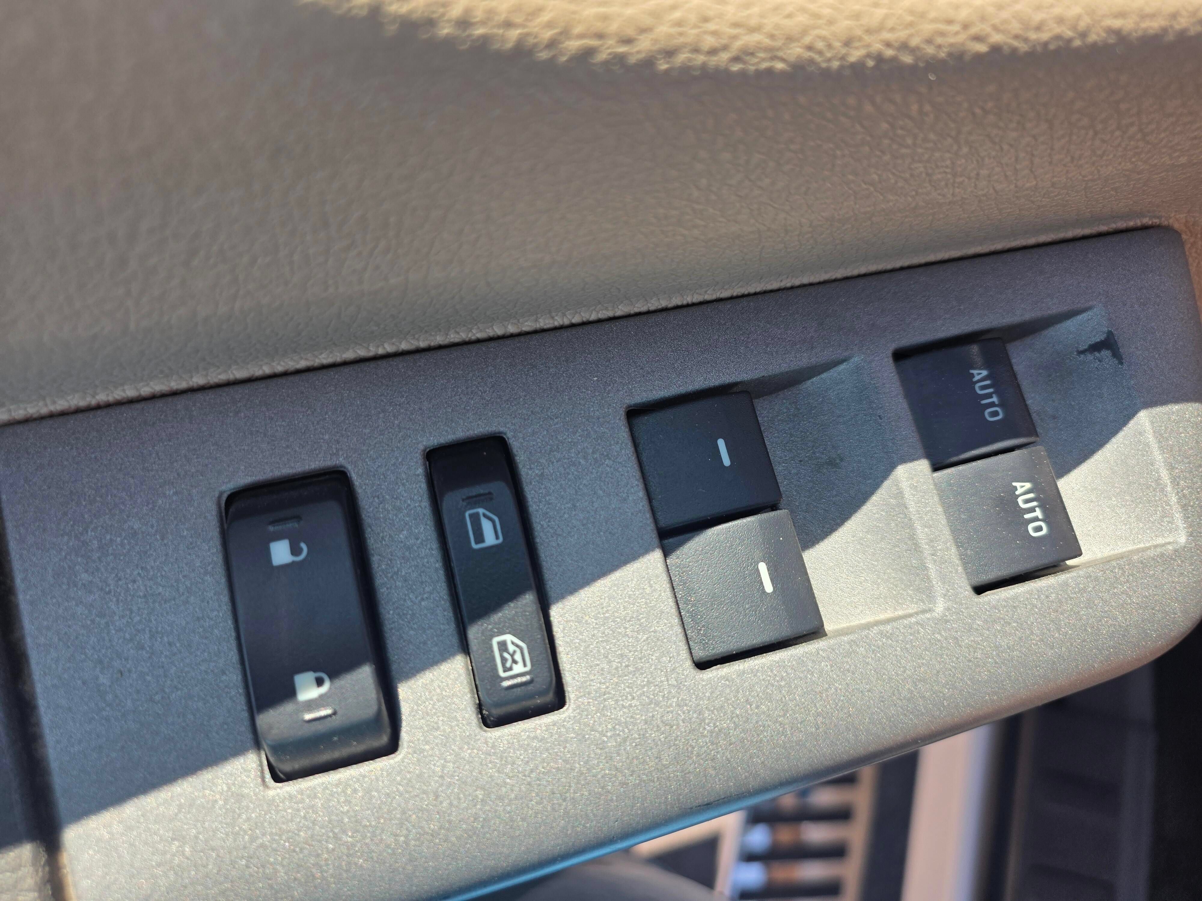 Used 2014 Ford F250 Lariat w/ Lariat Ultimate Package AWD/4WD image 23