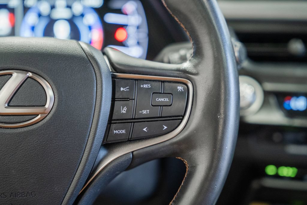 Used 2019 Lexus UX 200 w/ Premium Package FWD image 28