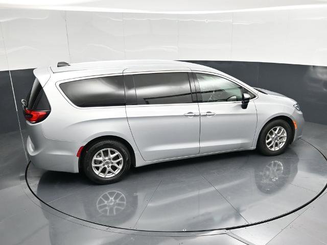 Used 2024 Chrysler Pacifica Touring-L FWD image 40