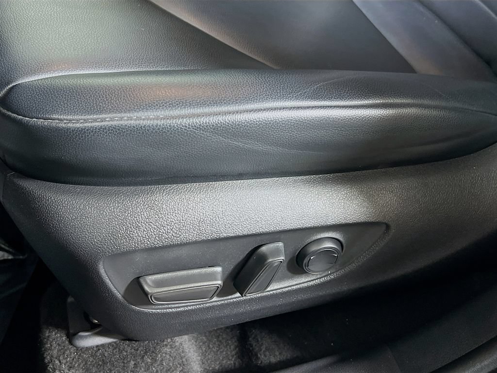 Used 2022 Toyota Highlander XLE AWD/4WD image 17