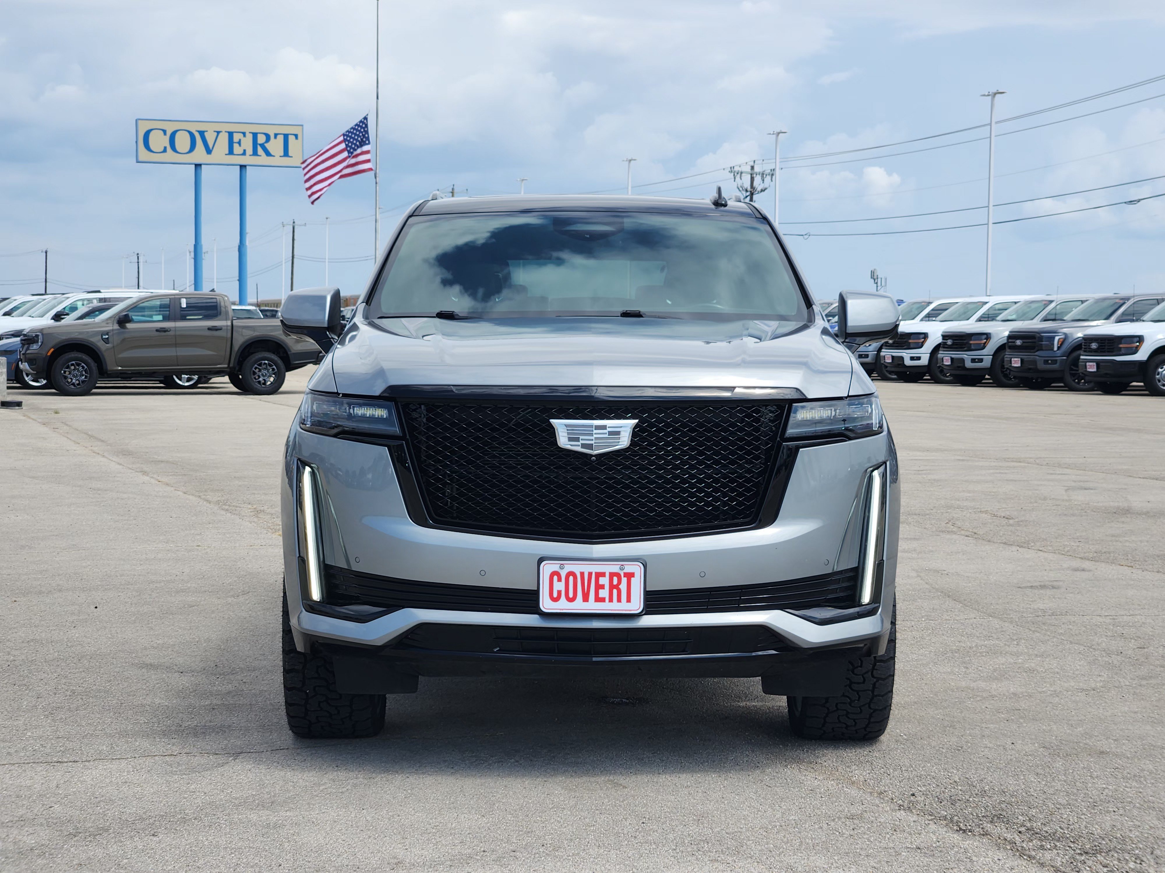Used 2023 Cadillac Escalade ESV Sport w/ Touring Package AWD/4WD image 2