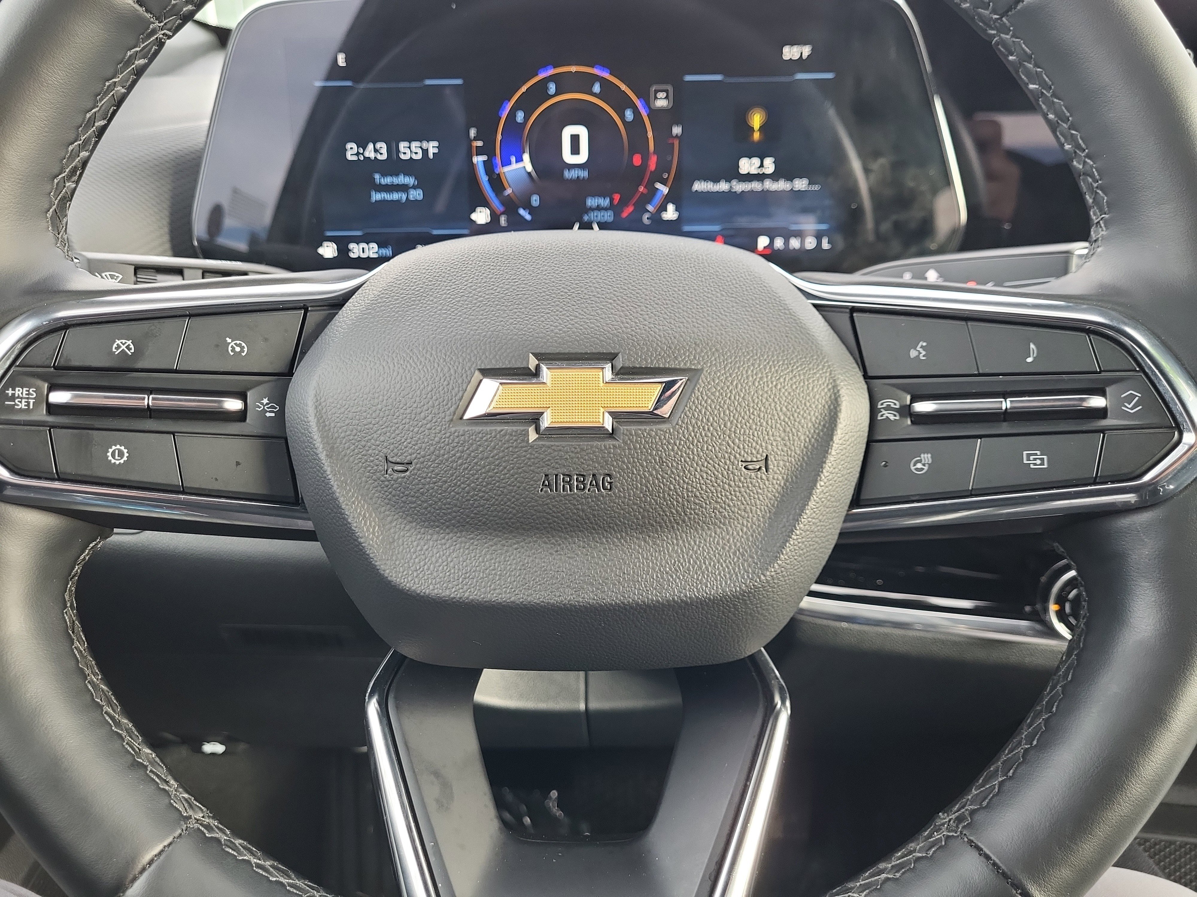 Used 2025 Chevrolet Equinox LT w/ Safety and Technology Package image 8