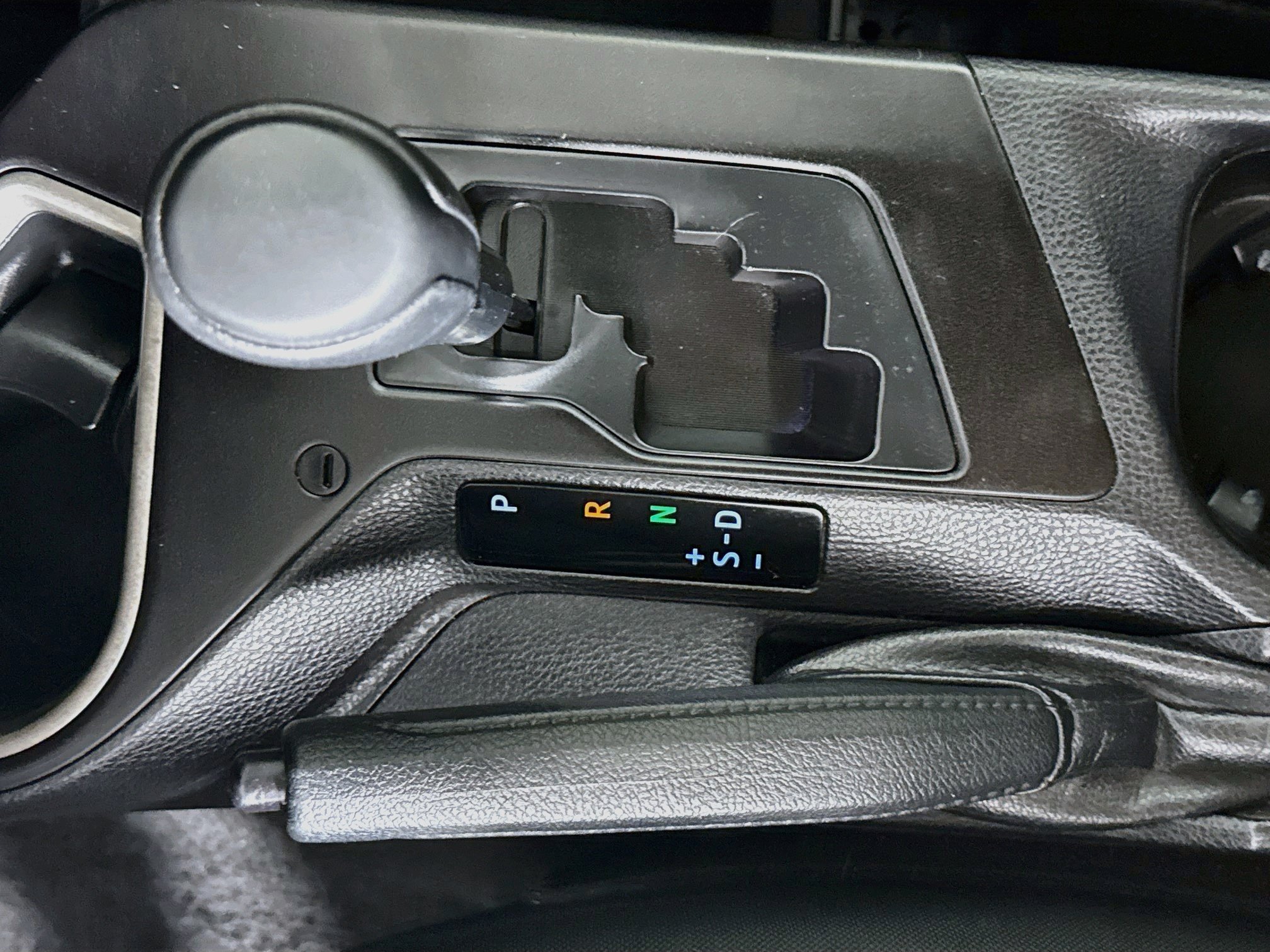 Used 2018 Toyota RAV4 LE FWD image 19