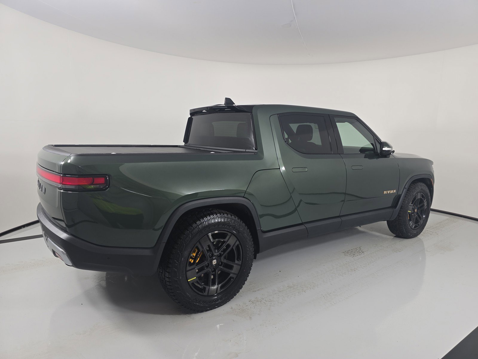 Used 2022 Rivian R1T Adventure image 5