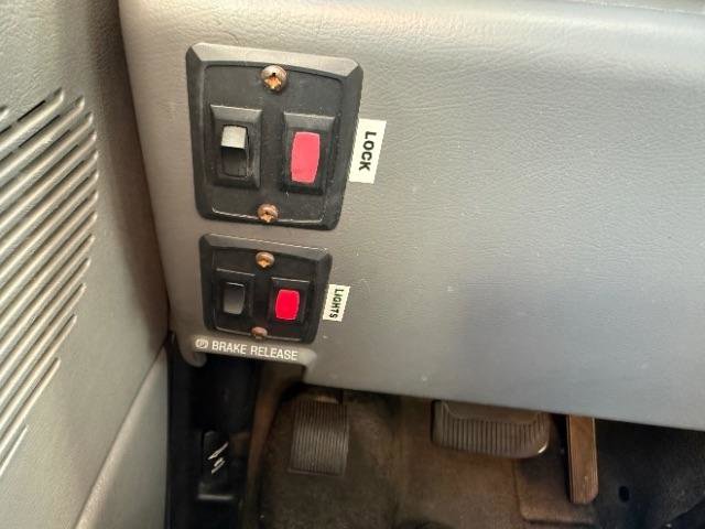 Used 2006 Ford E-450 and Econoline 450 E-450 image 25