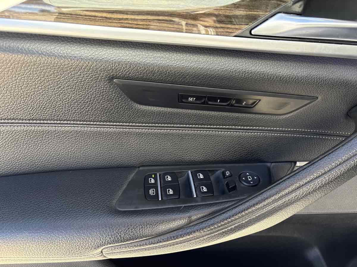 Used 2019 BMW 540i w/ M Sport Package image 21