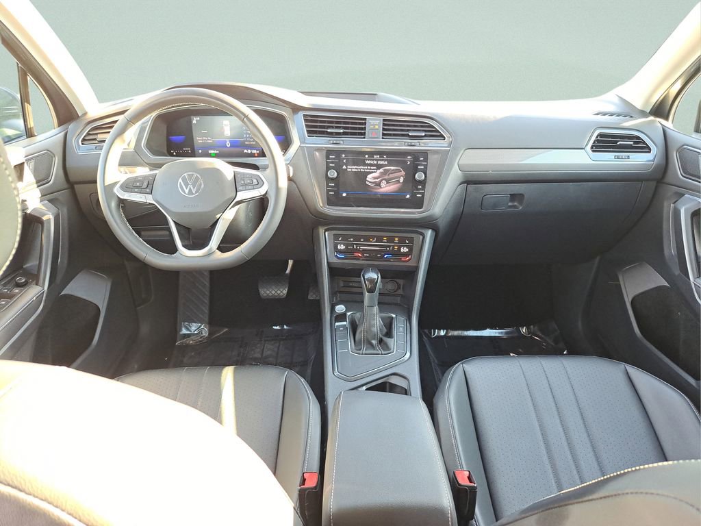 Used 2022 Volkswagen Tiguan SE image 16