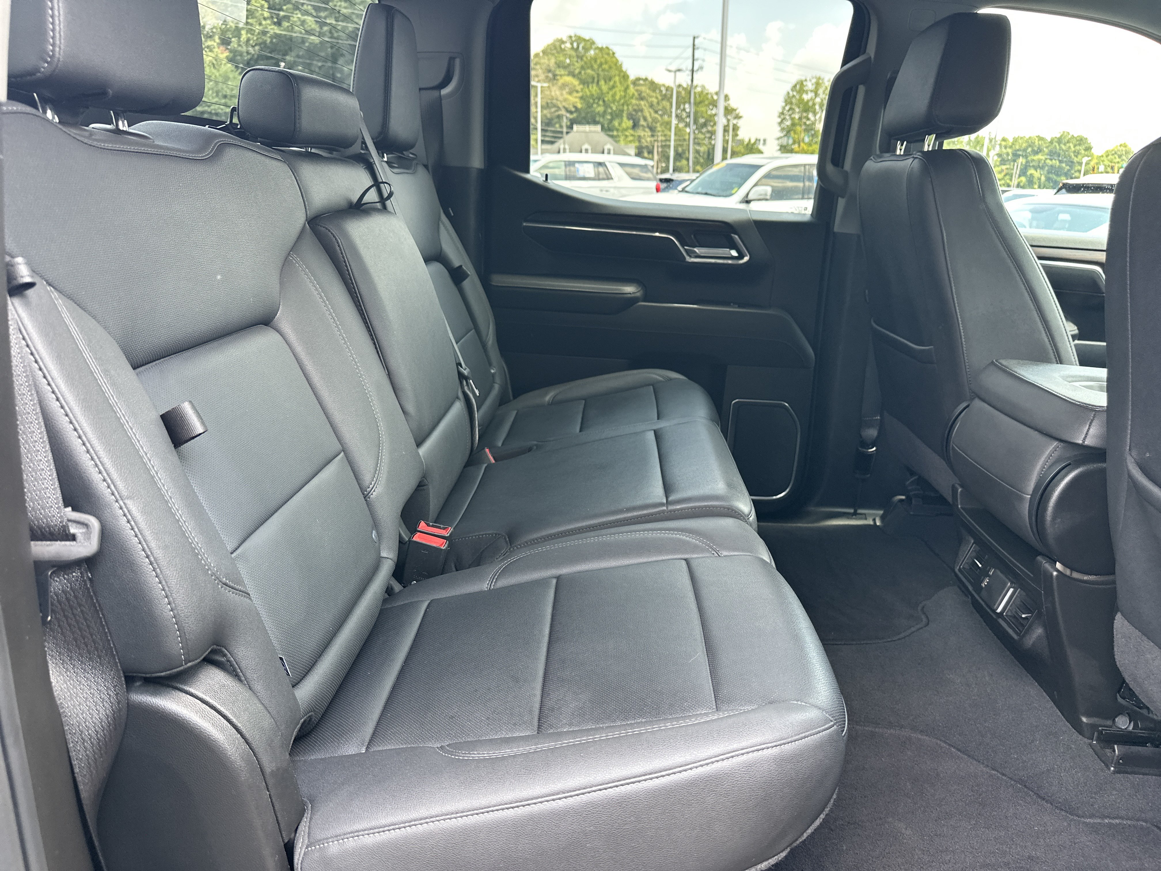 Used 2025 GMC Sierra 1500 SLT AWD/4WD image 16