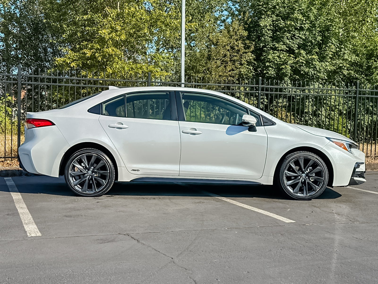 Used 2025 Toyota Corolla SE w/ SE Premium Package AWD/4WD image 3