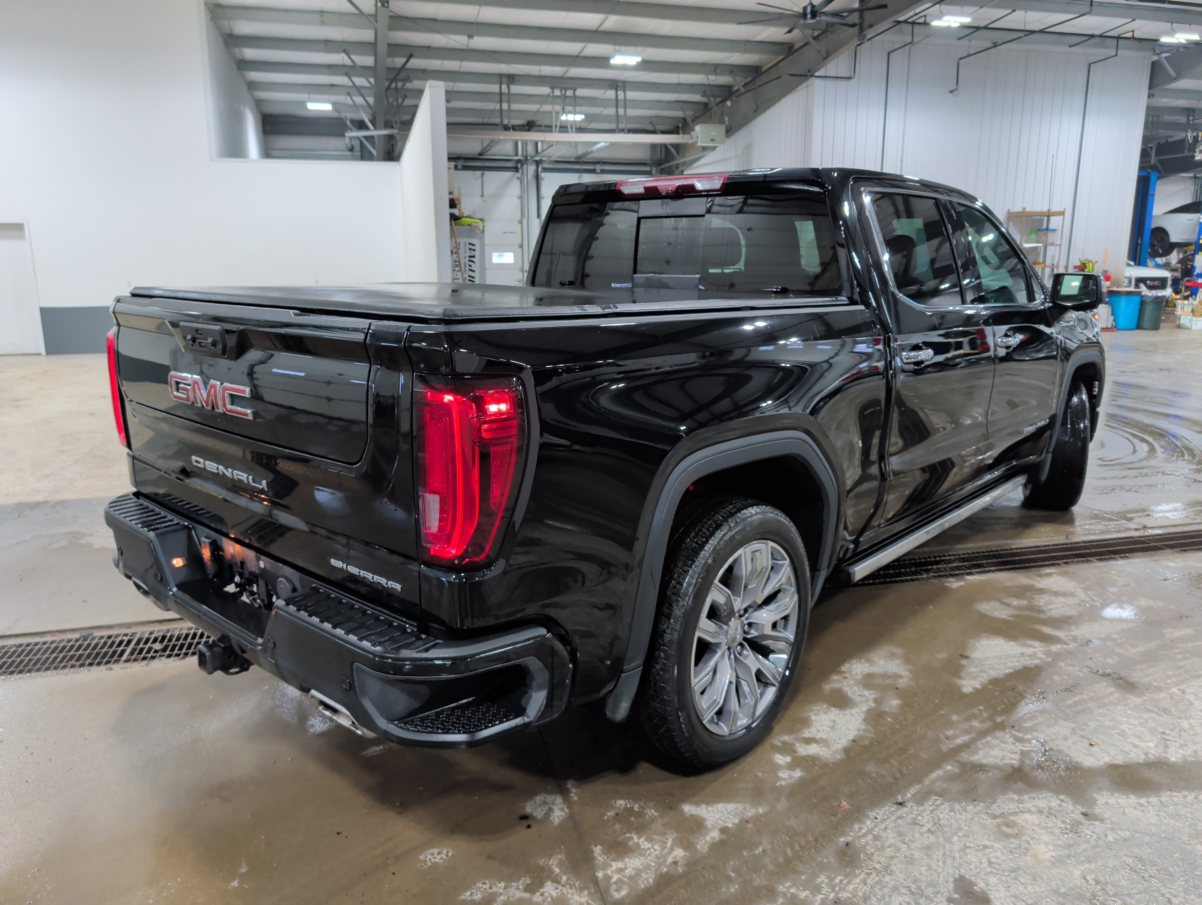 Used 2023 GMC Sierra 1500 Denali w/ Denali Reserve Package AWD/4WD image 3