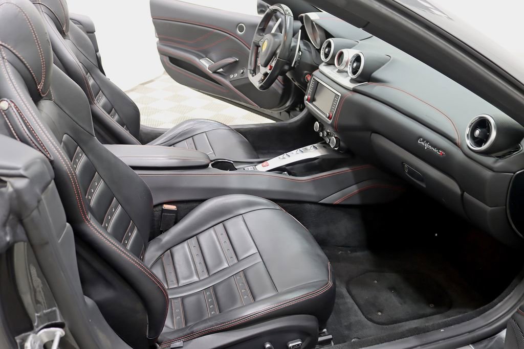 Used 2016 Ferrari California T image 27