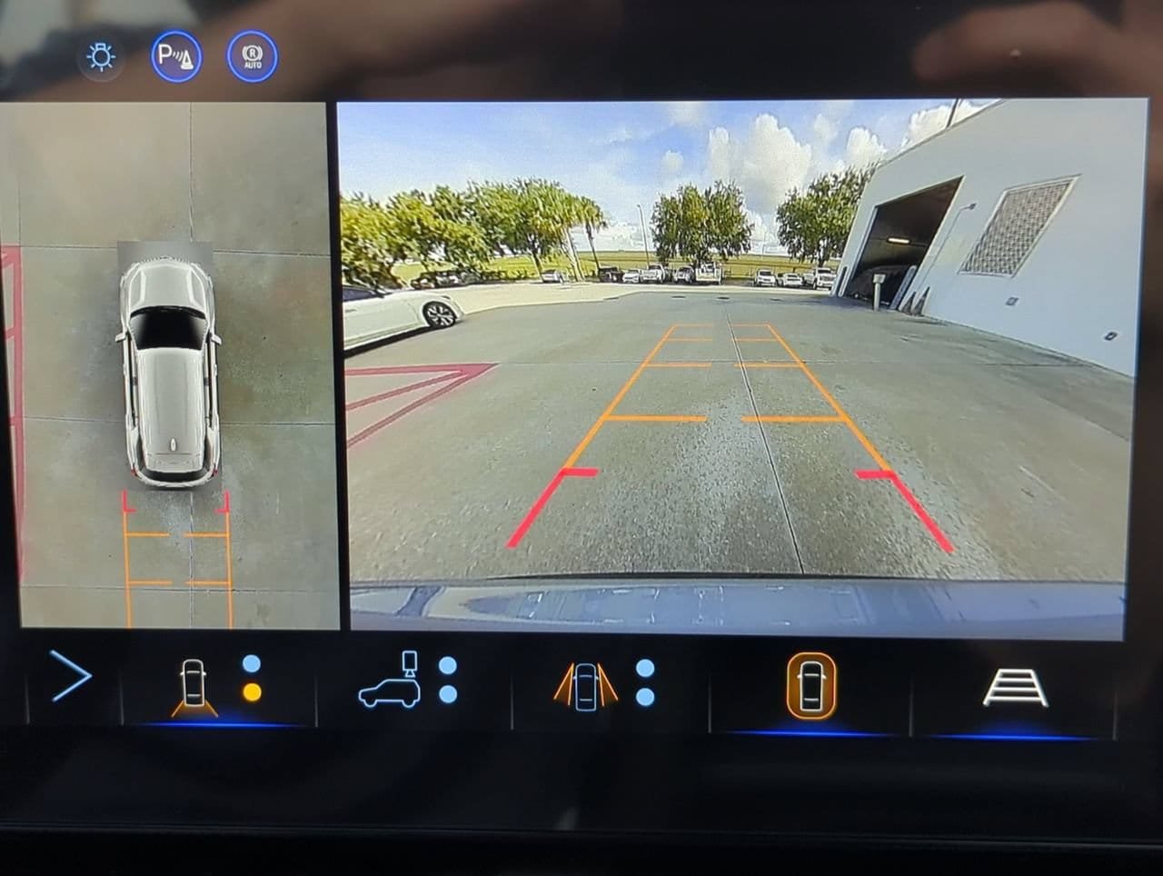 New 2027 Chevrolet Equinox RS w/ Safety and Technology Package FWD image 16