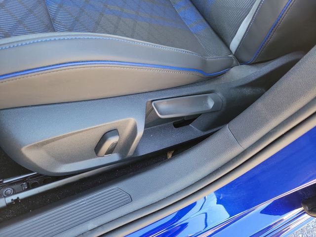 Used 2025 Volkswagen Golf R Black Edition image 15