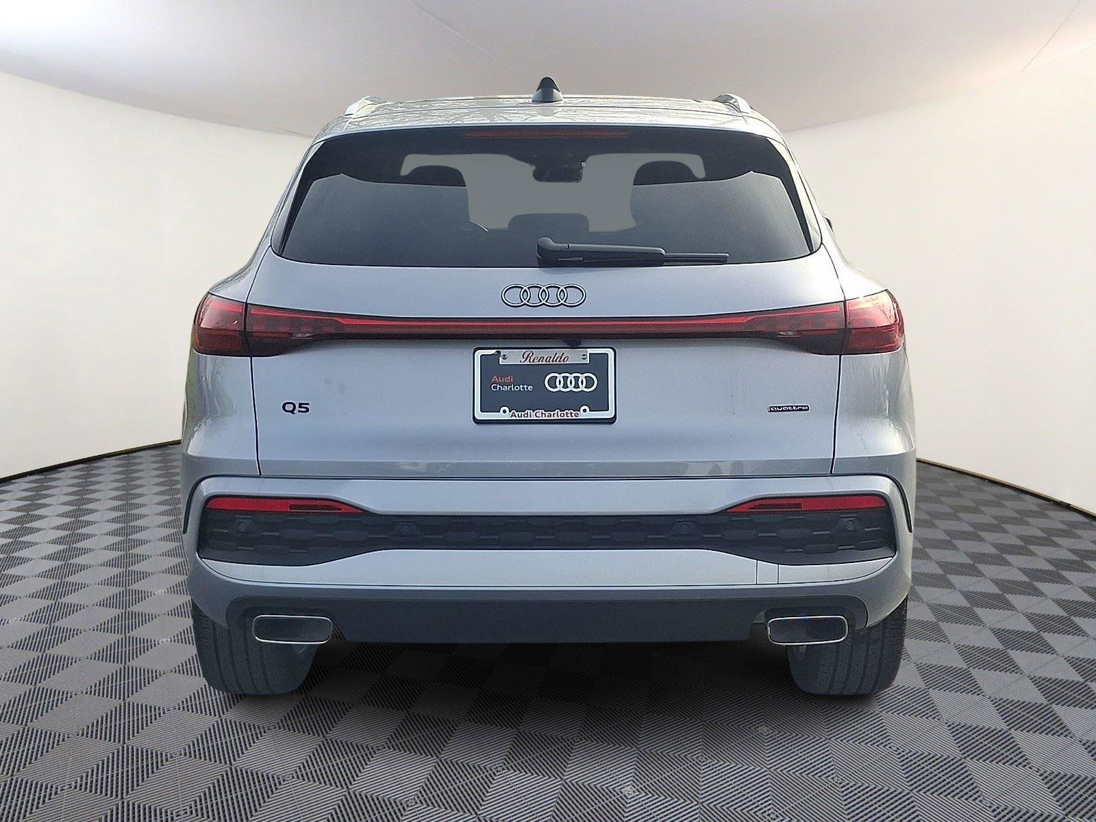 Used 2025 Audi Q5 Premium Plus w/ Premium Plus AWD/4WD image 5