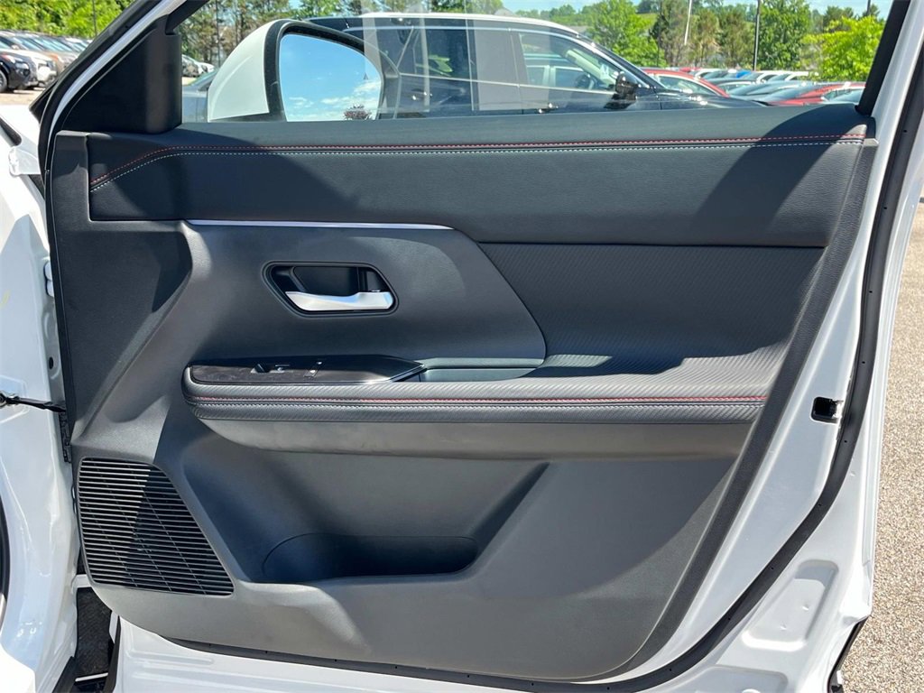 New 2025 Nissan Kicks SR image 21