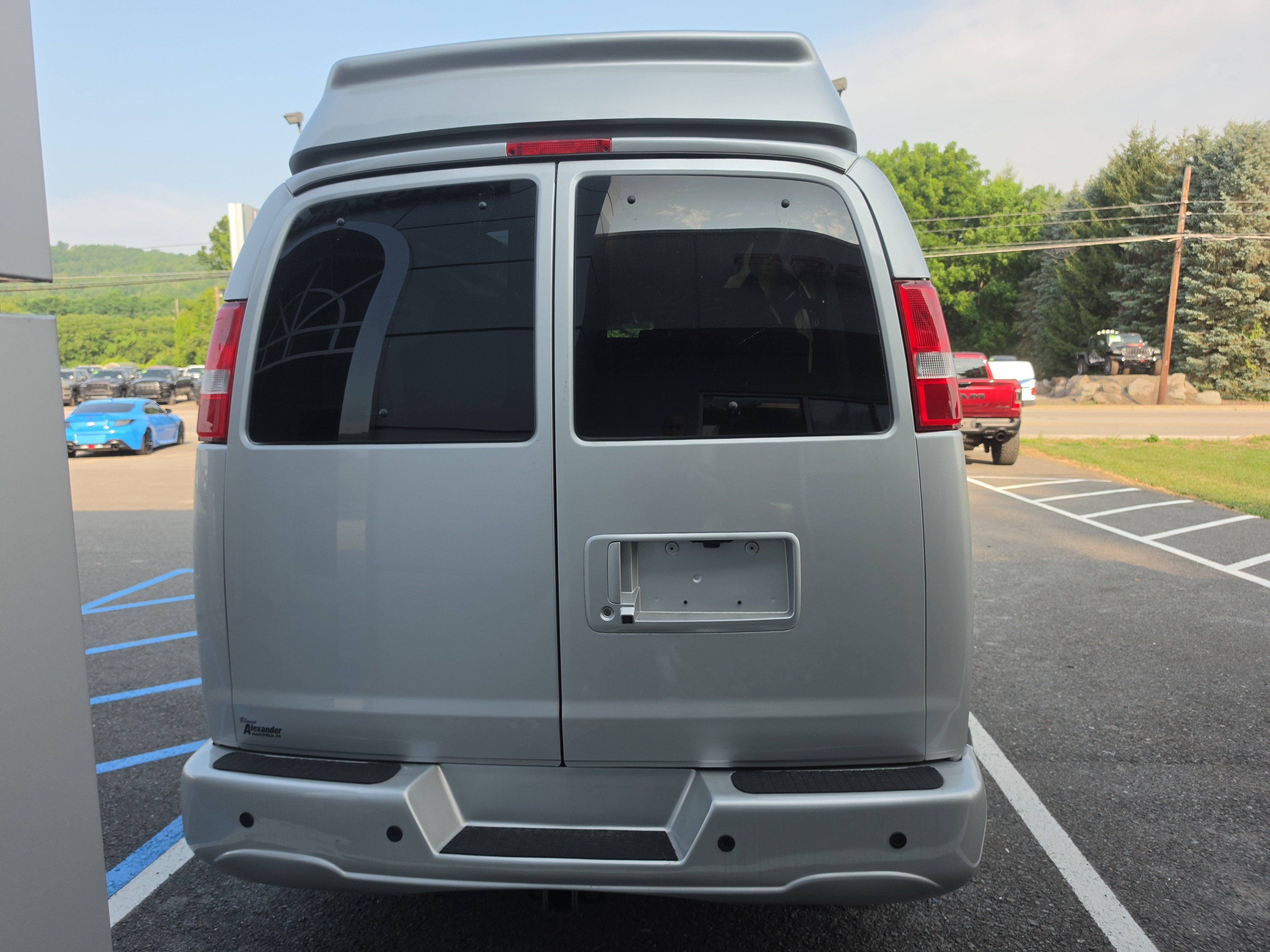 Used 2021 Chevrolet Express 2500 LS w/ Enhanced Convenience Package RWD image 4