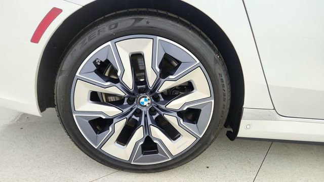 Used 2023 BMW i7 xDrive60 w/ Executive Package 2 image 63