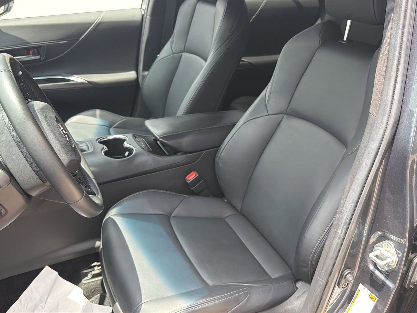 Used 2024 Toyota Venza XLE AWD/4WD image 10