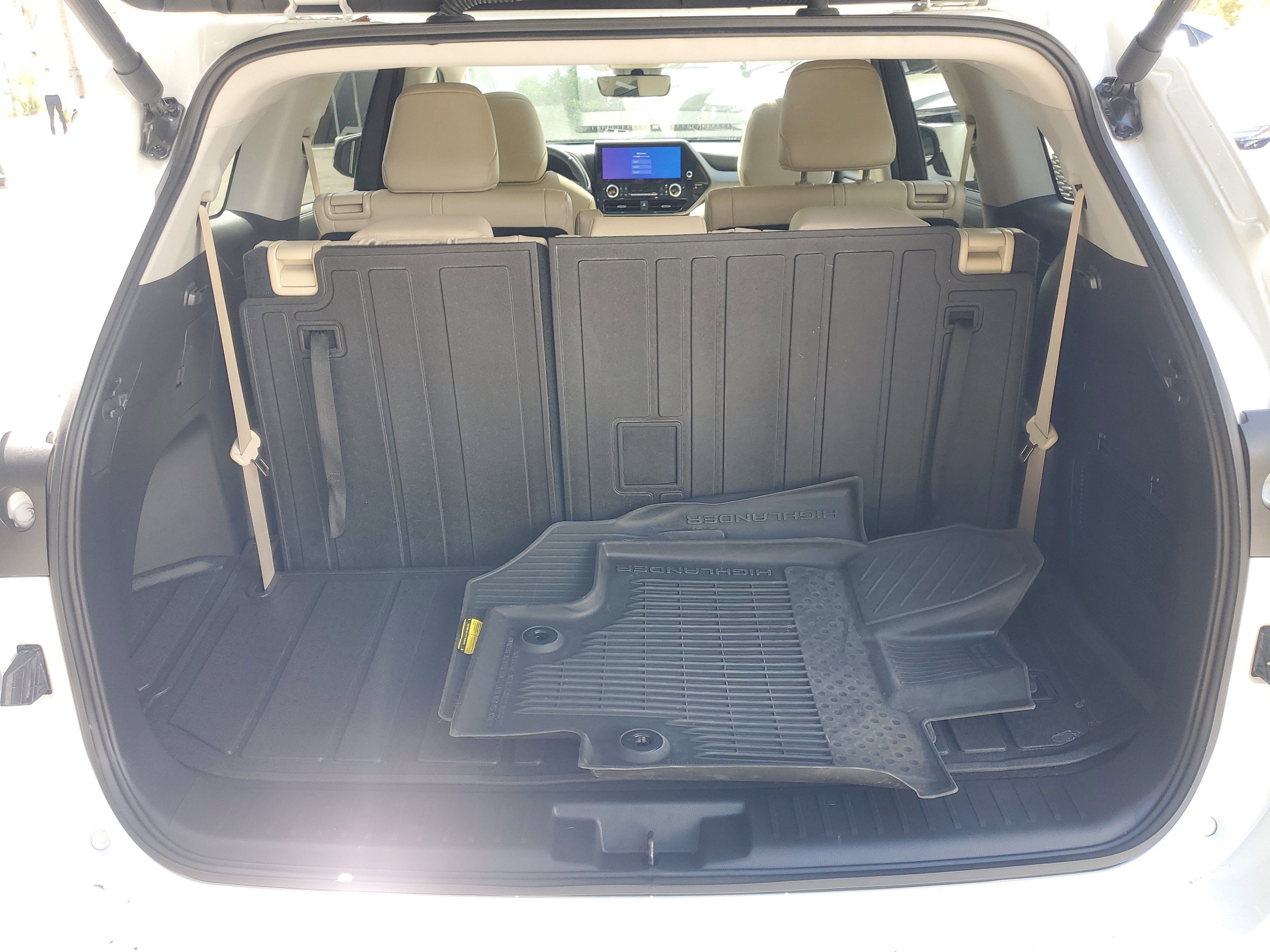 Used 2024 Toyota Highlander XLE image 9