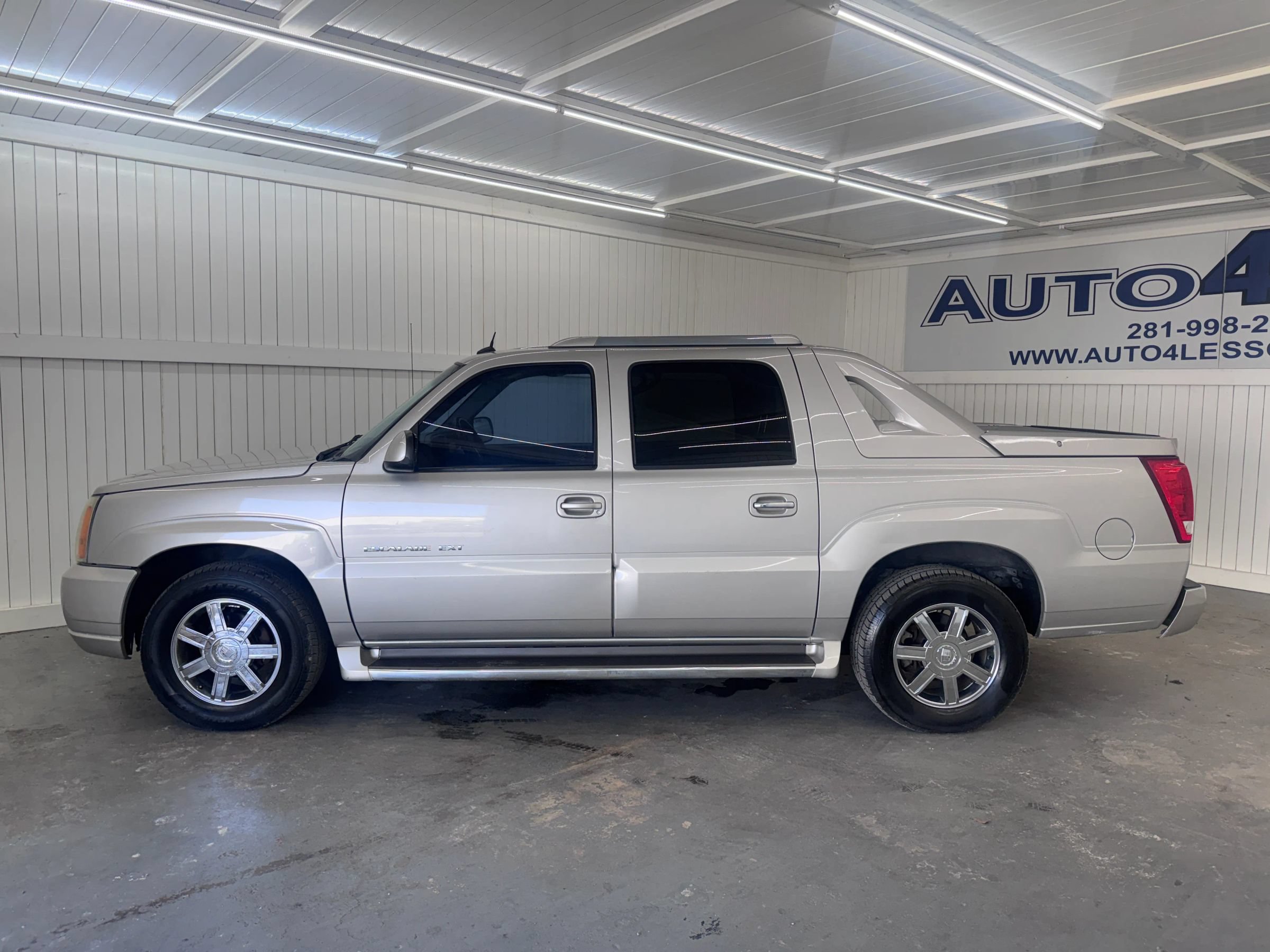Used 2004 Cadillac Escalade EXT AWD/4WD image 8