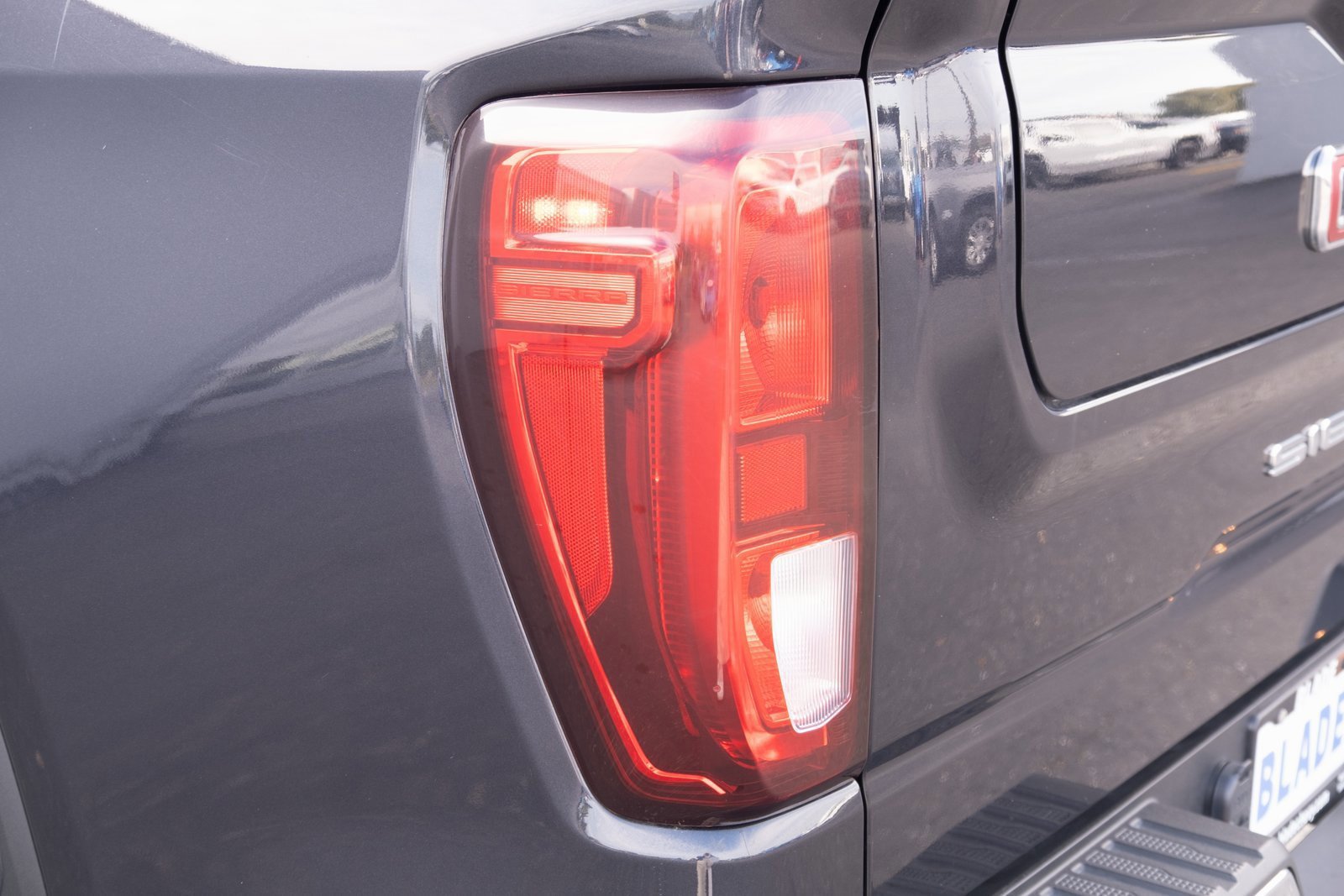 Used 2023 GMC Sierra 1500 SLE image 24