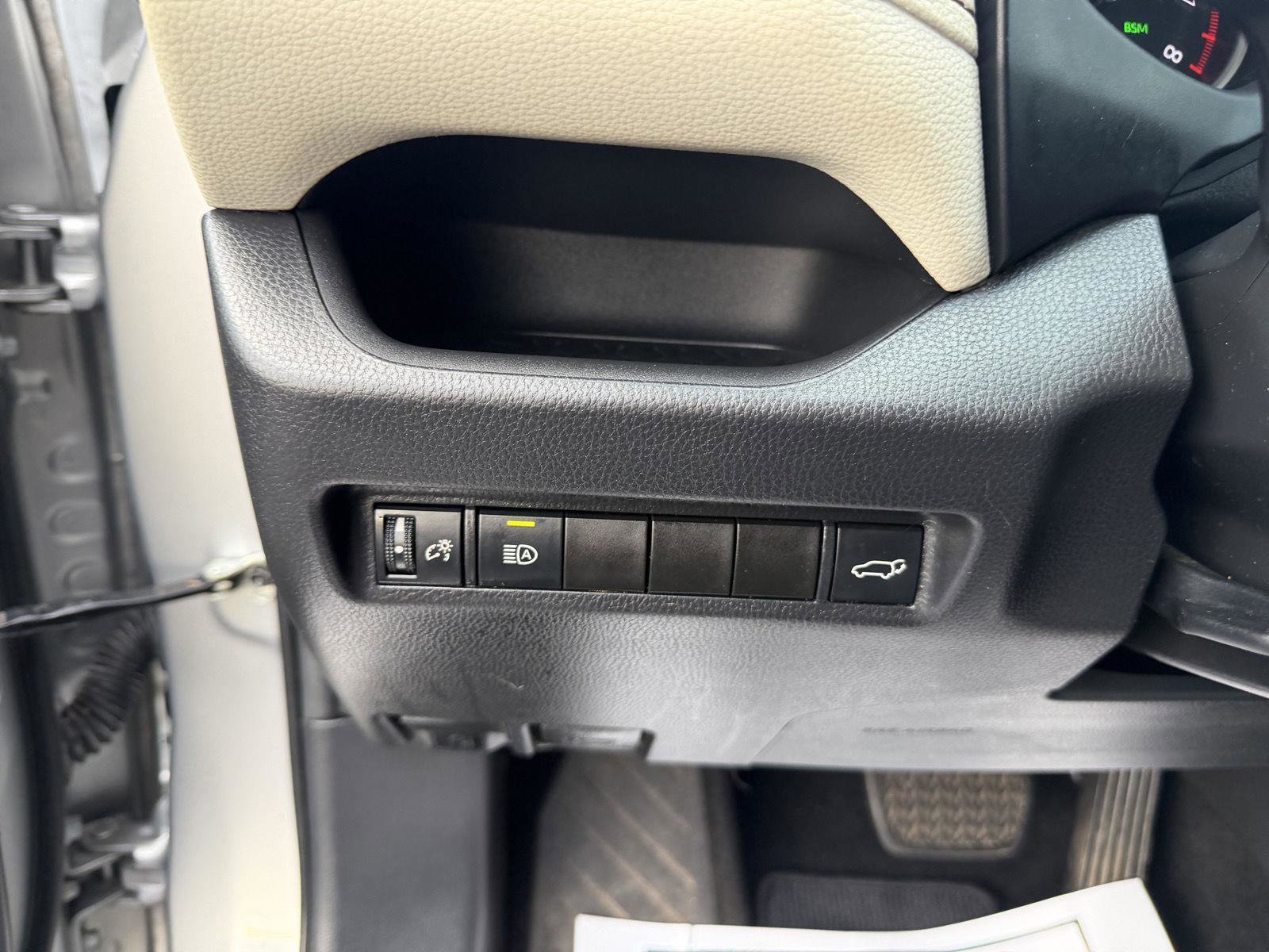 Used 2021 Toyota RAV4 XLE Premium image 16