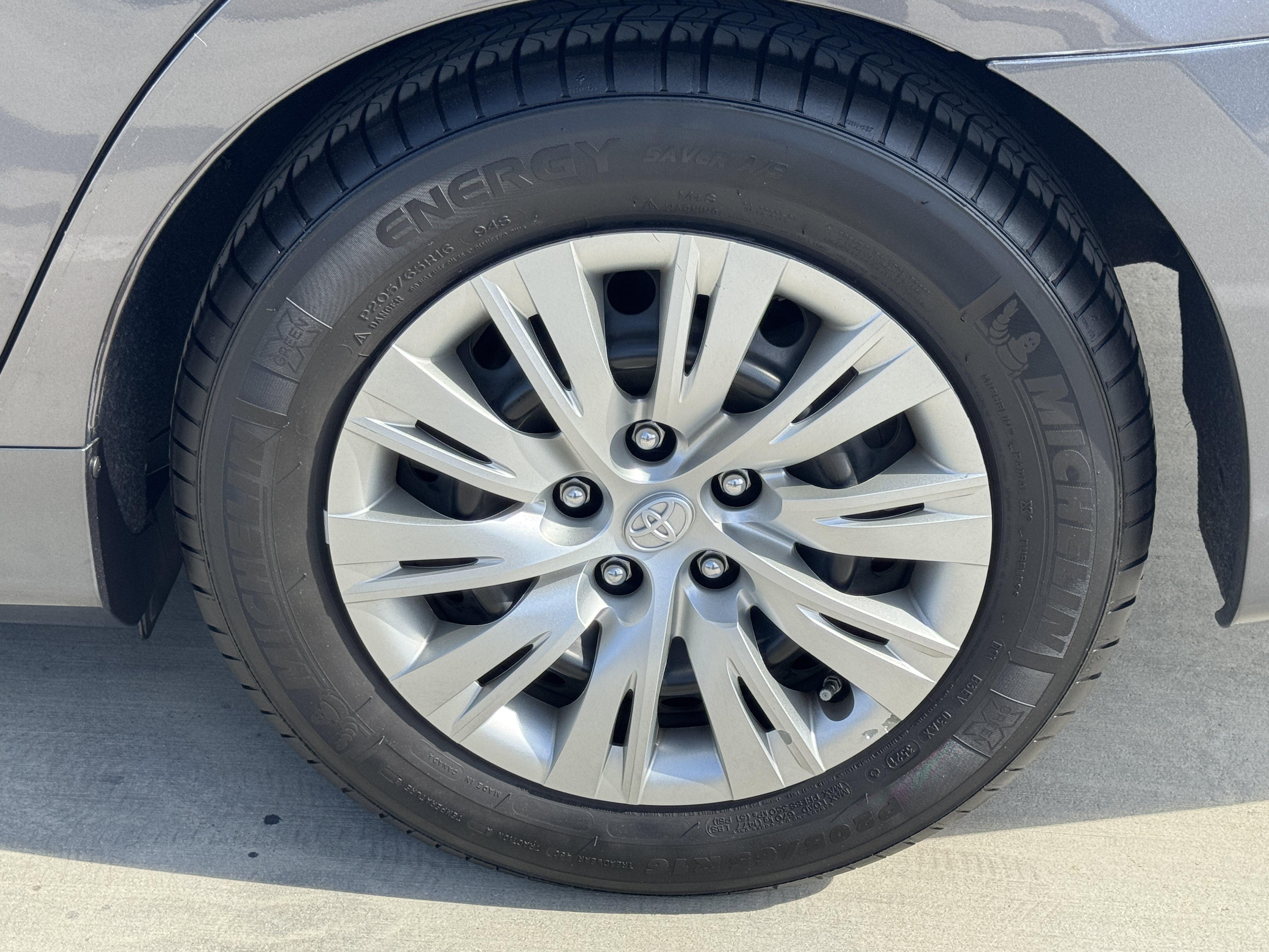Used 2014 Toyota Camry LE FWD image 17