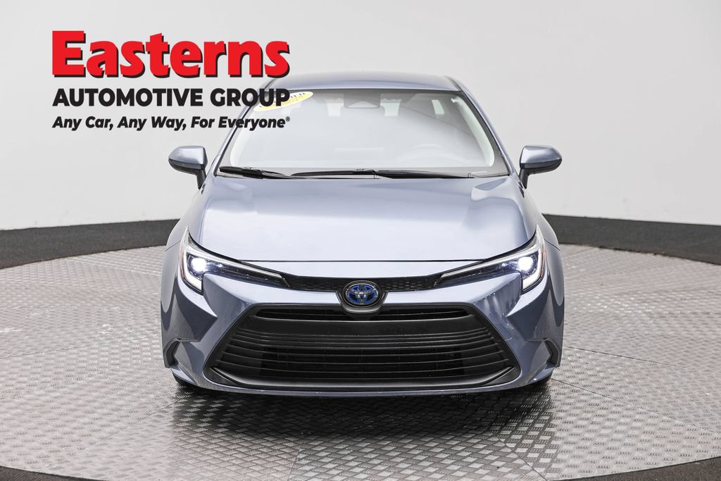Used 2025 Toyota Corolla LE FWD image 2