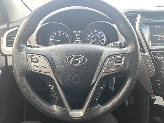 Used 2017 Hyundai Santa Fe SE image 15