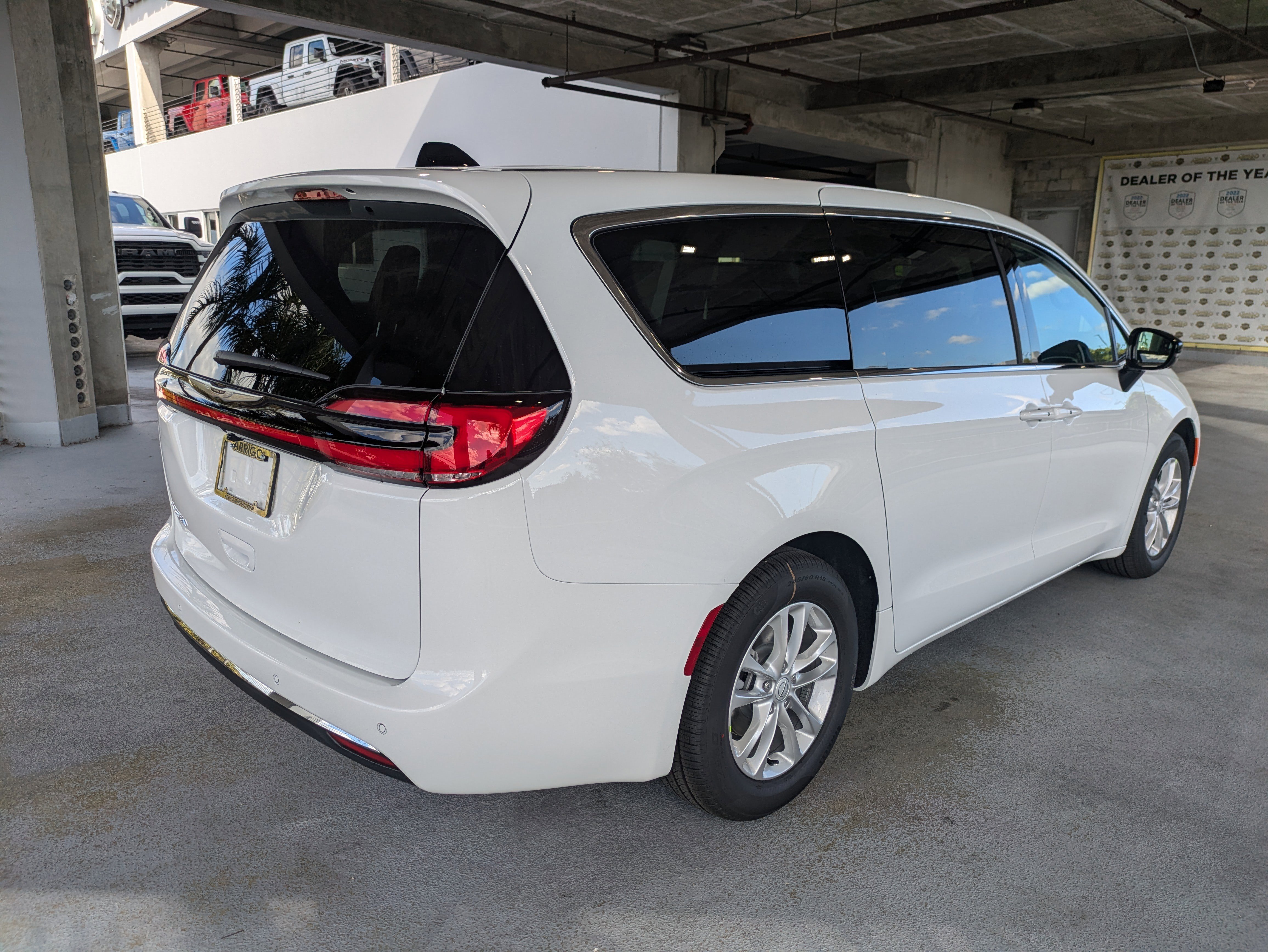 New 2026 Chrysler Pacifica Select image 5