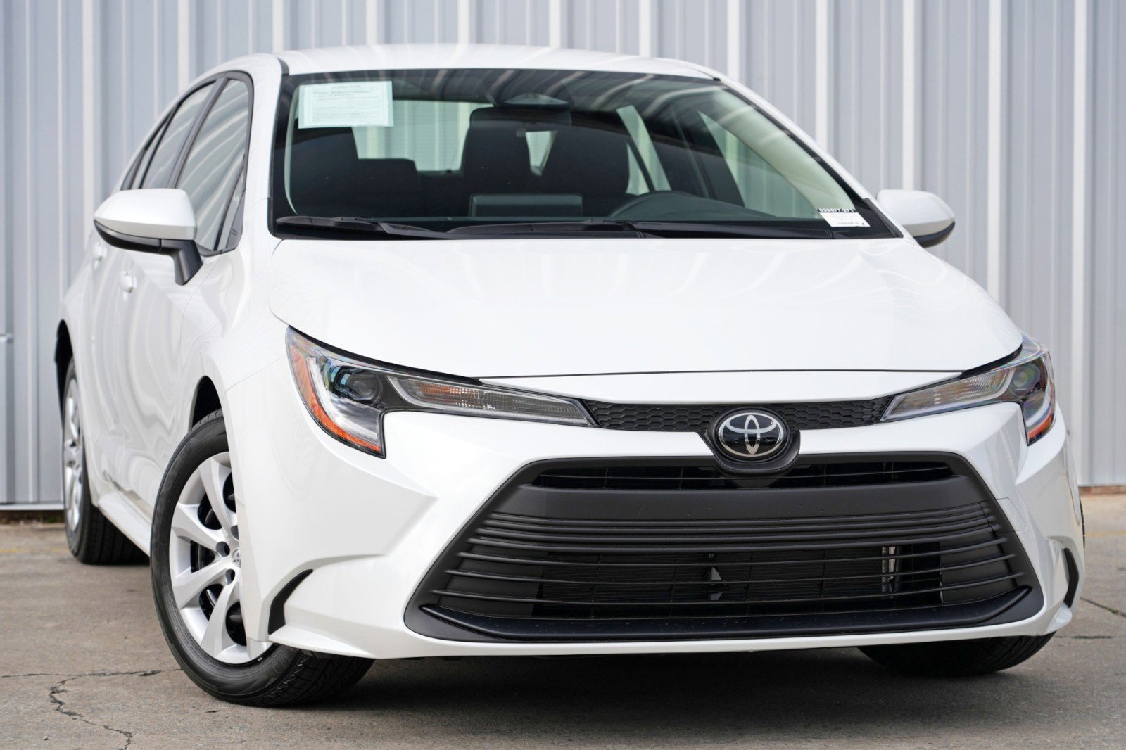 Used 2025 Toyota Corolla LE image 2
