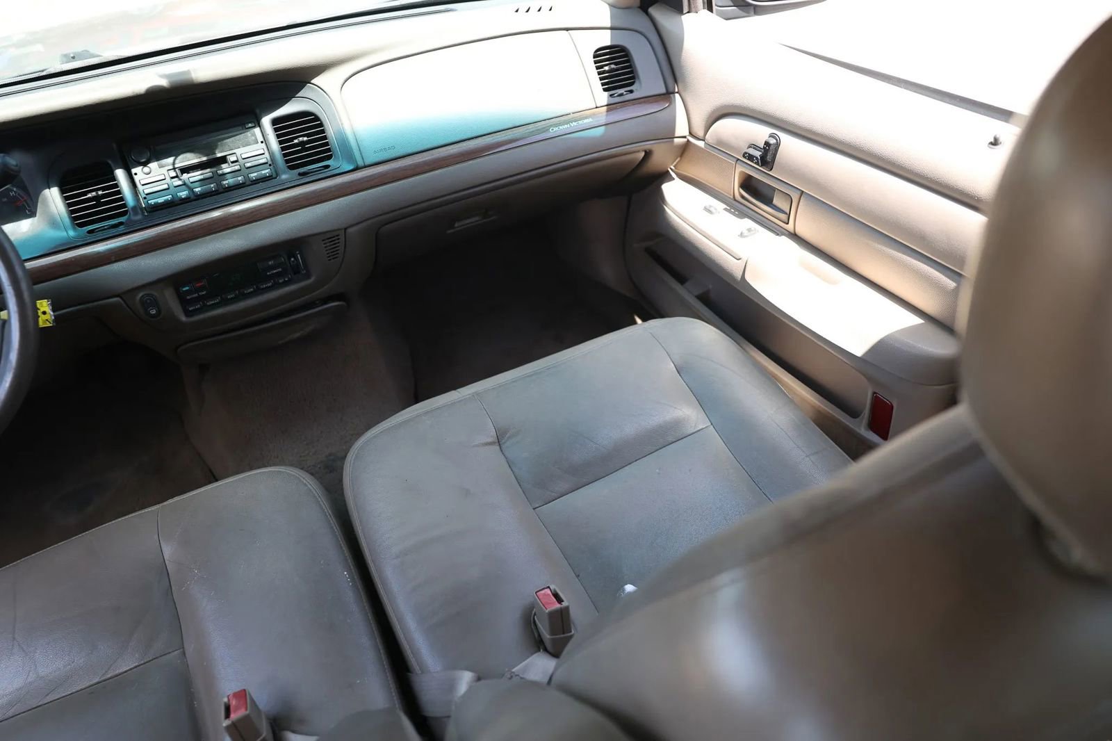 Used 2004 Ford Crown Victoria LX RWD image 22