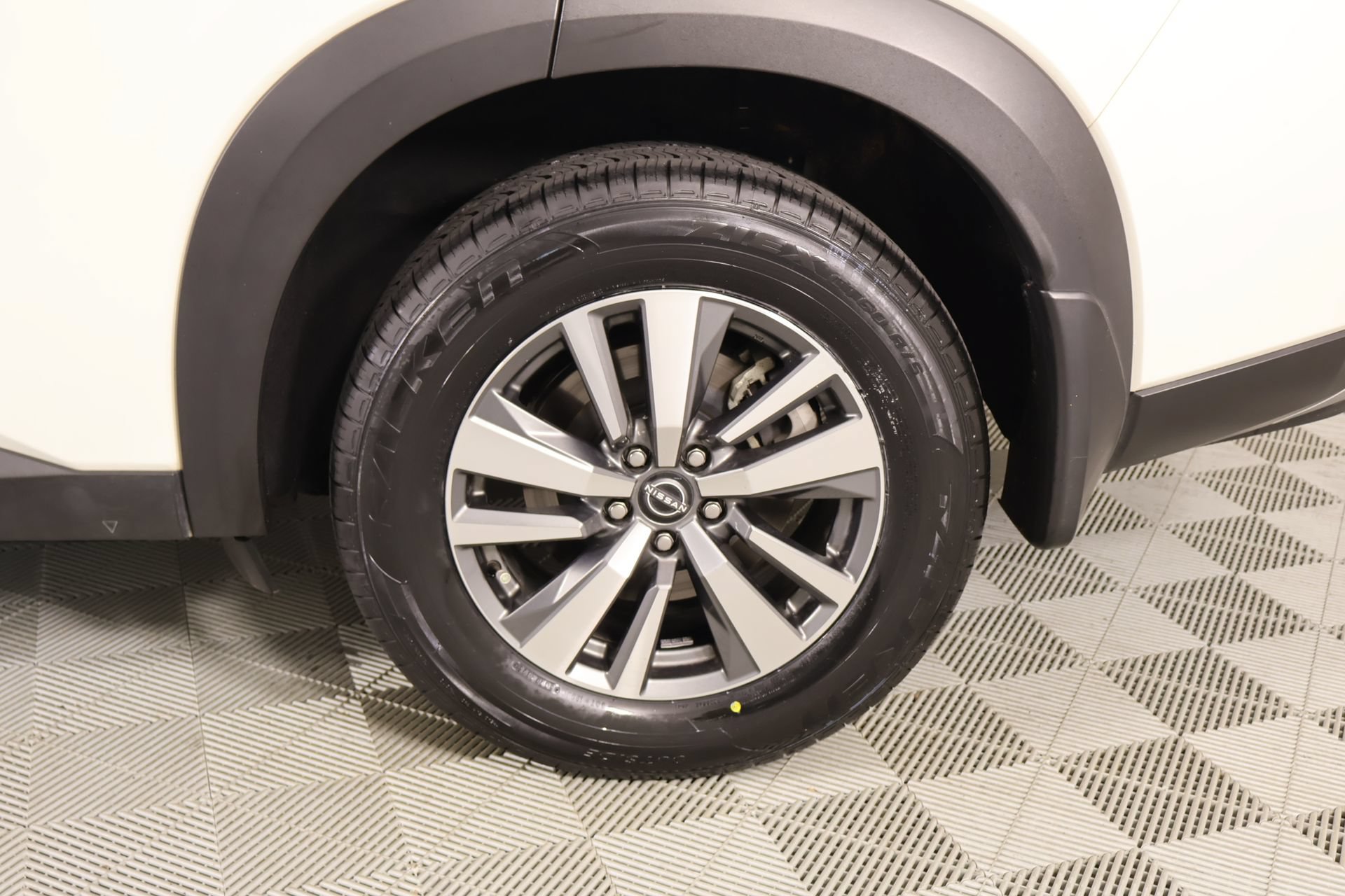 Used 2024 Nissan Pathfinder SL FWD image 19