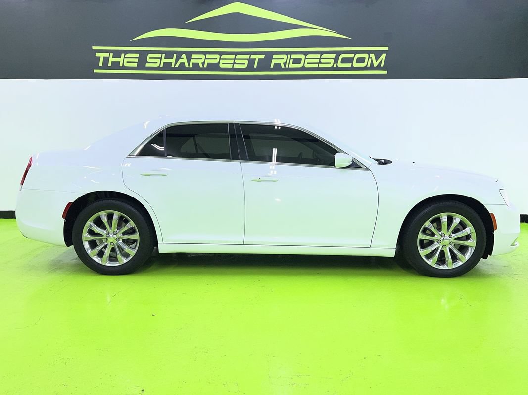Used 2017 Chrysler 300 Limited AWD/4WD image 11