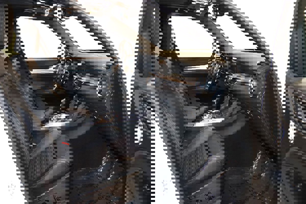 Used 2024 Alfa Romeo Stelvio Veloce image 59