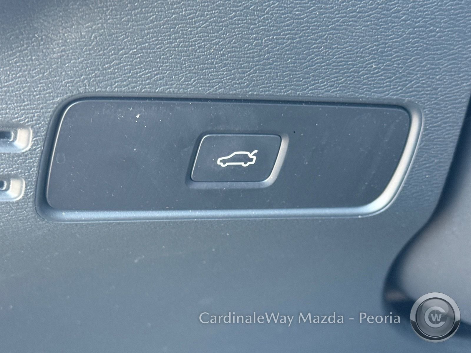 Used 2025 Volvo XC40 B5 Plus image 26