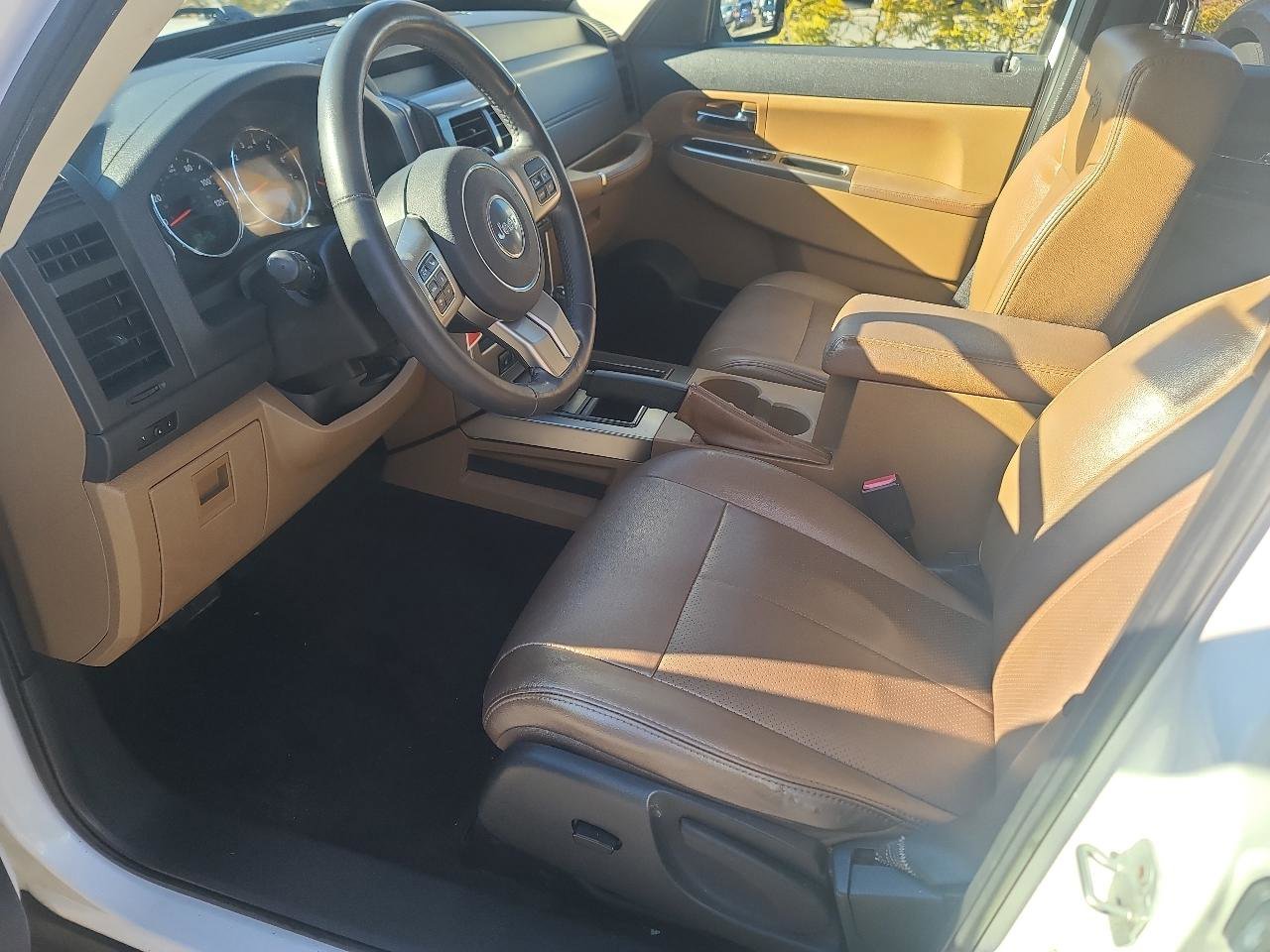 Used 2012 Jeep Liberty Limited w/ Comfort/Convenience Group image 10