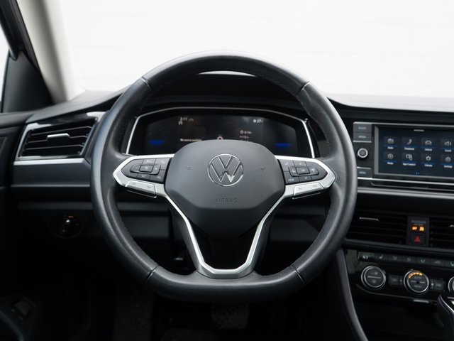Certified 2024 Volkswagen Jetta SE w/ Panoramic Sunroof Package image 23