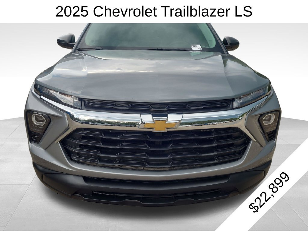 Used 2025 Chevrolet TrailBlazer LS w/ LS Convenience Package FWD image 2
