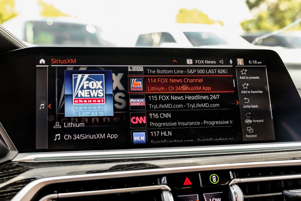 Used 2021 BMW X7 M50i w/ Executive Package image 34