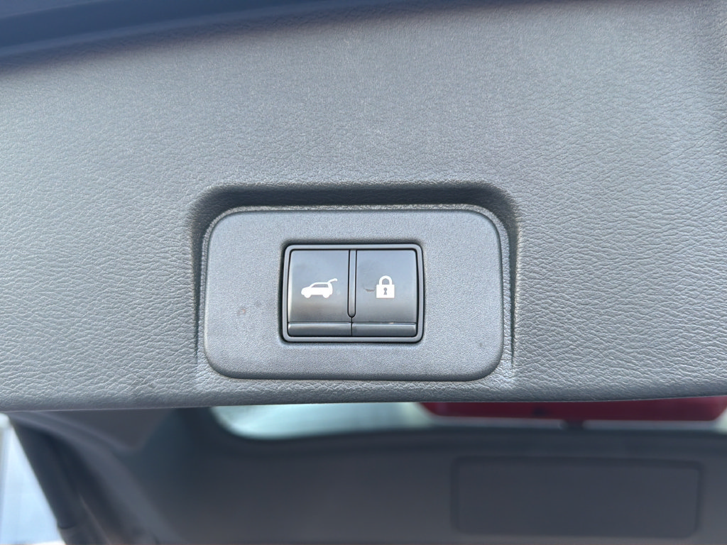 Certified 2021 Nissan Rogue Platinum FWD image 17