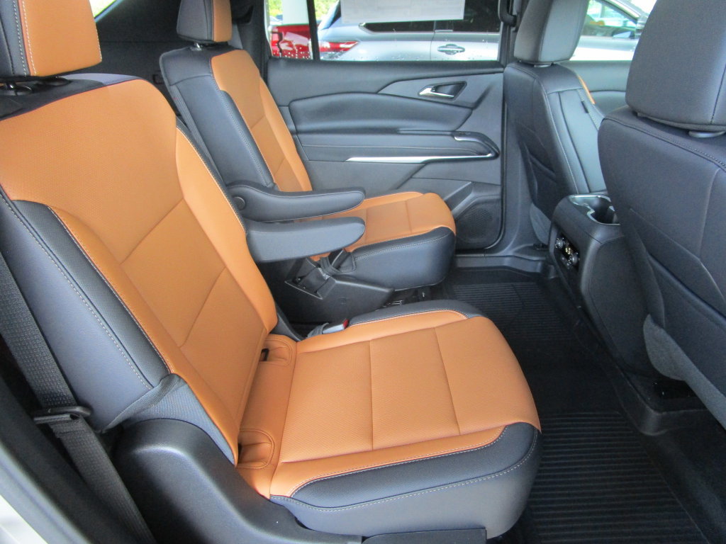 New 2027 Chevrolet Traverse Z71 w/ LPO, Floor Liner Package AWD/4WD image 19