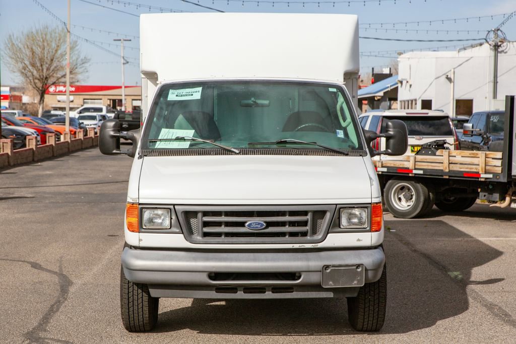 Used 2005 Ford E-350 and Econoline 350 Super Duty image 5