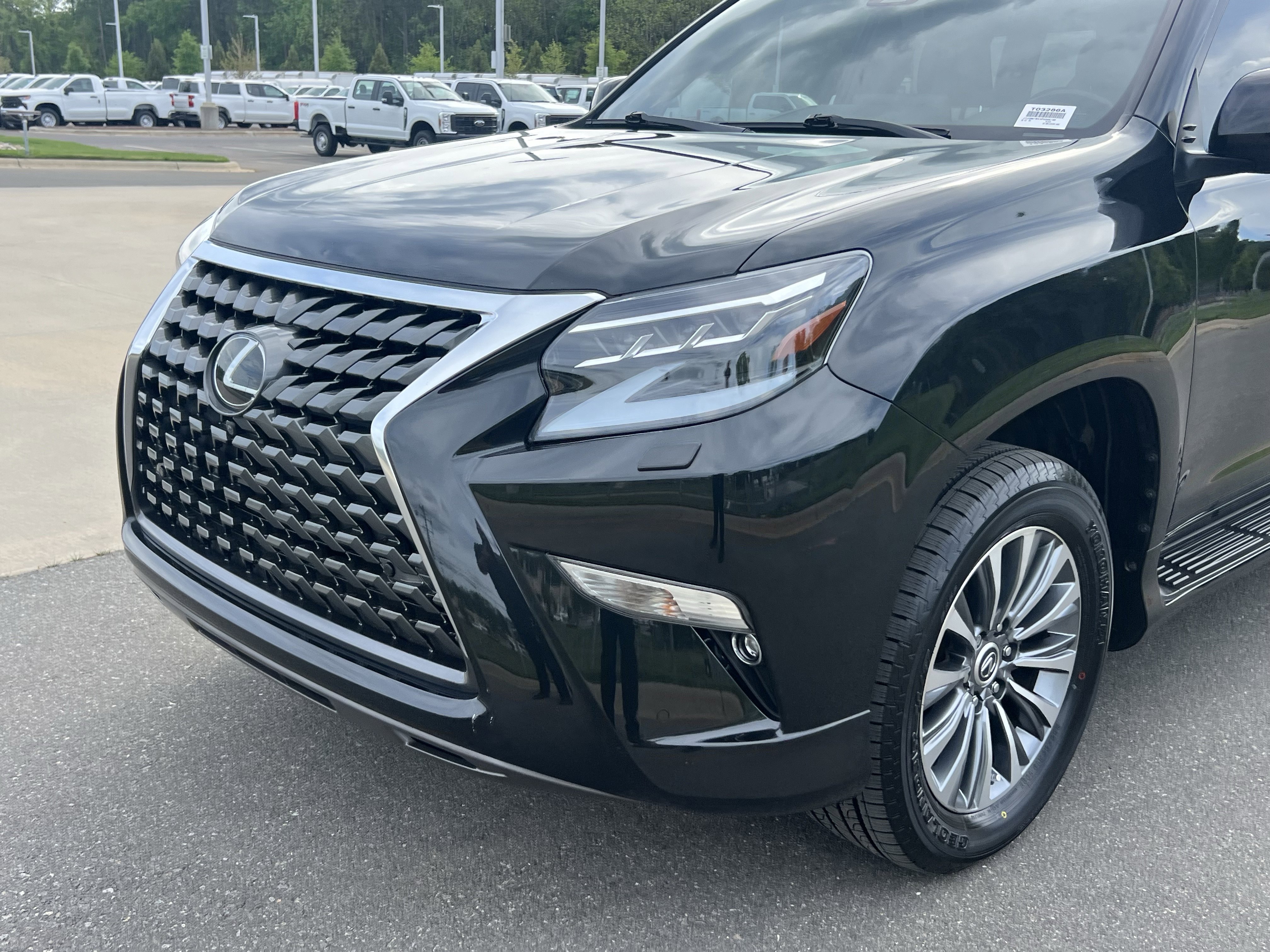 Used 2023 Lexus GX 460 Luxury w/ Accessory Package image 11