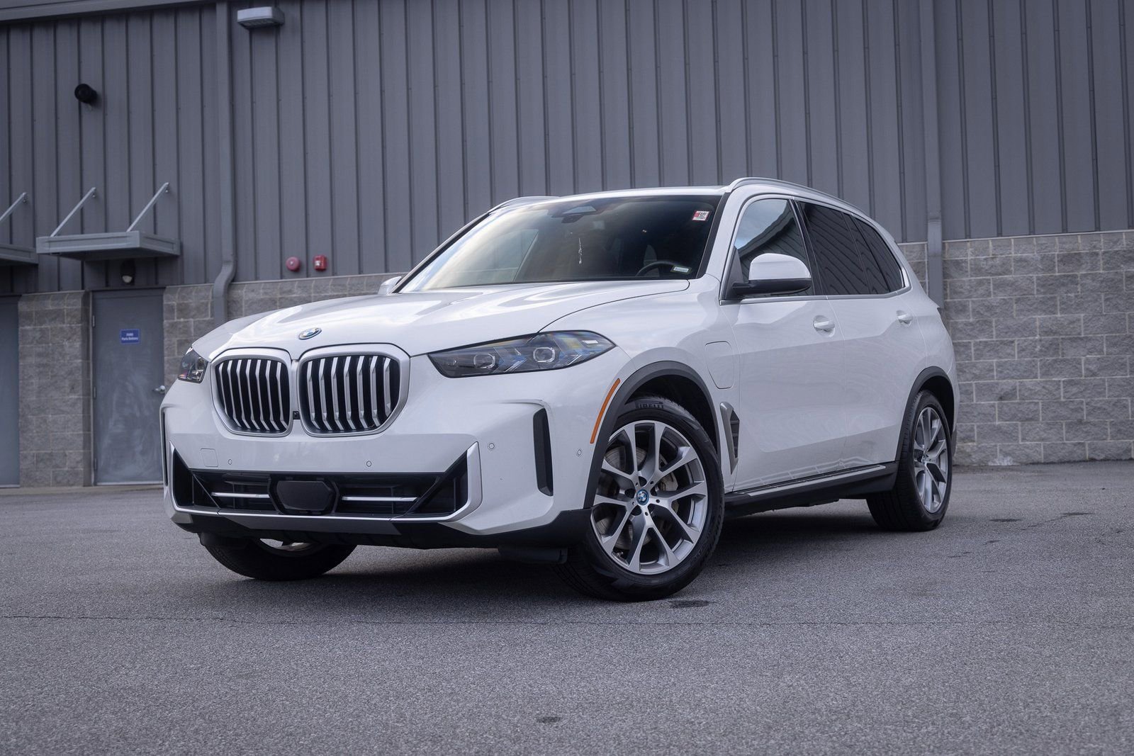 Used 2025 BMW X5 xDrive50e video 1