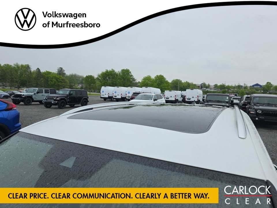 Used 2023 Volkswagen Tiguan SE w/ Panoramic Sunroof Package FWD image 10