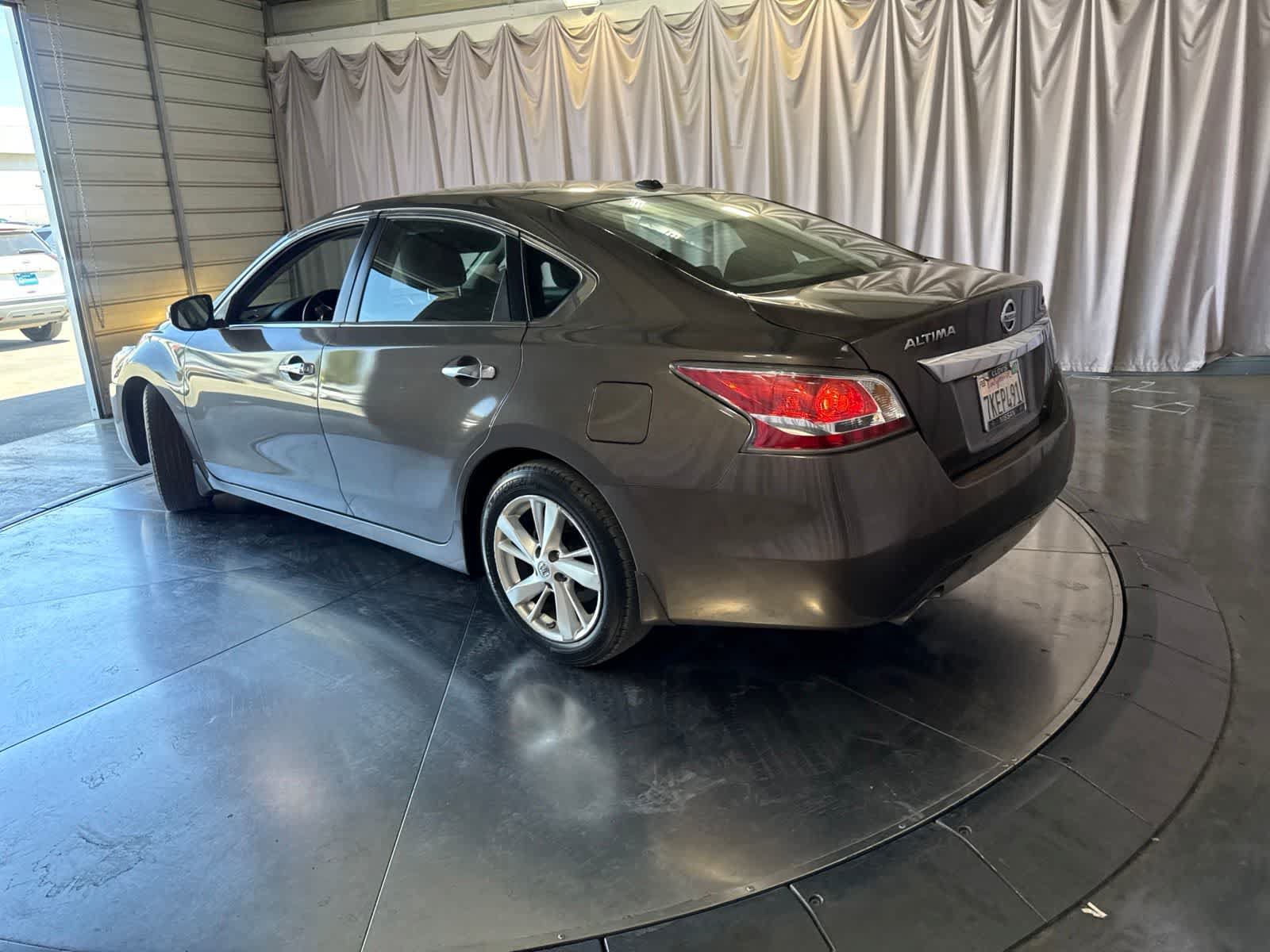 Used 2015 Nissan Altima 2.5 SV w/ Convenience Package FWD image 5
