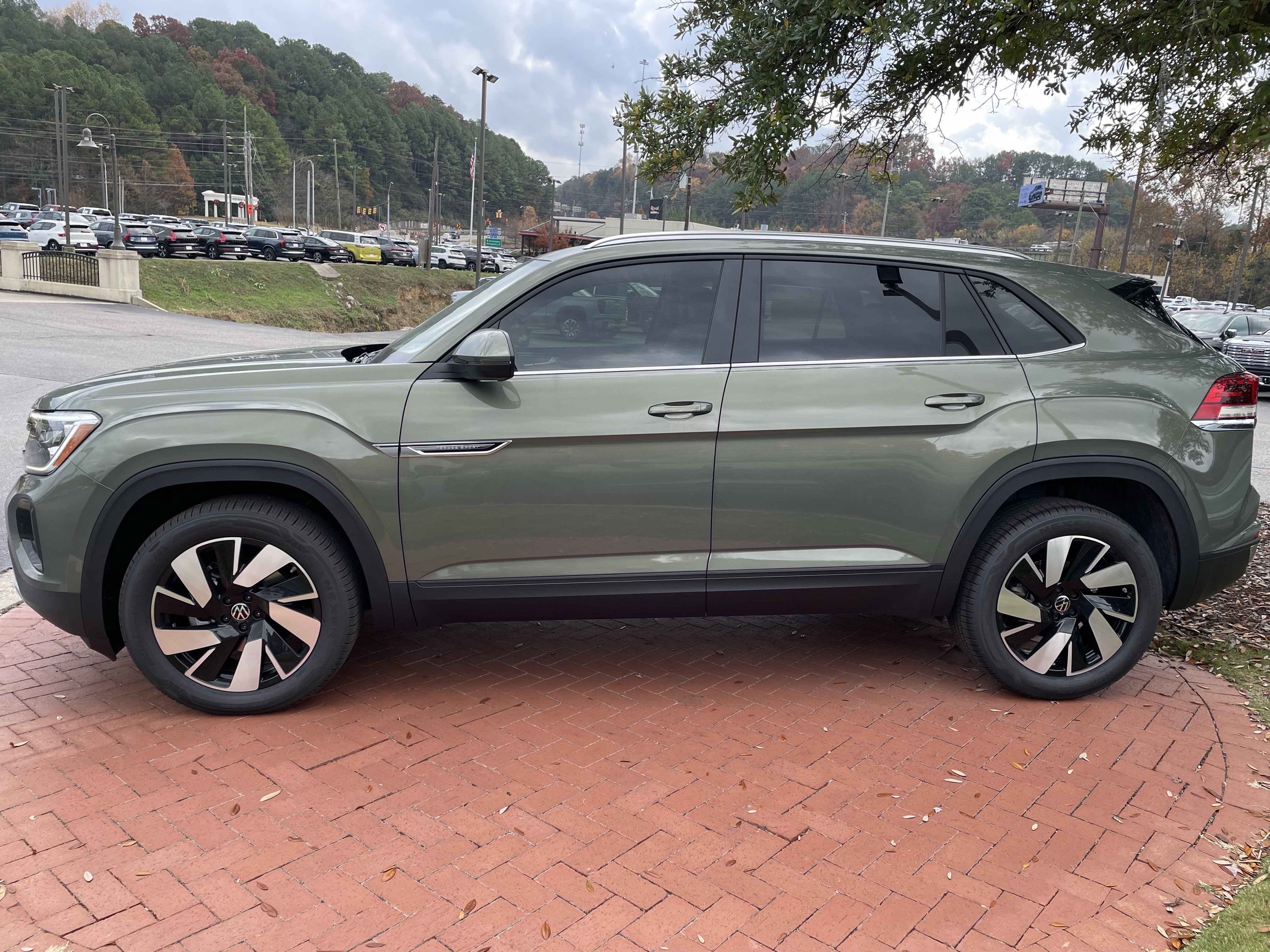 New 2026 Volkswagen Atlas Cross Sport SE image 7