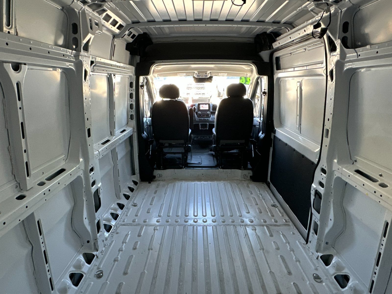 Used 2026 RAM ProMaster 2500 w/ Convenience Group FWD image 14